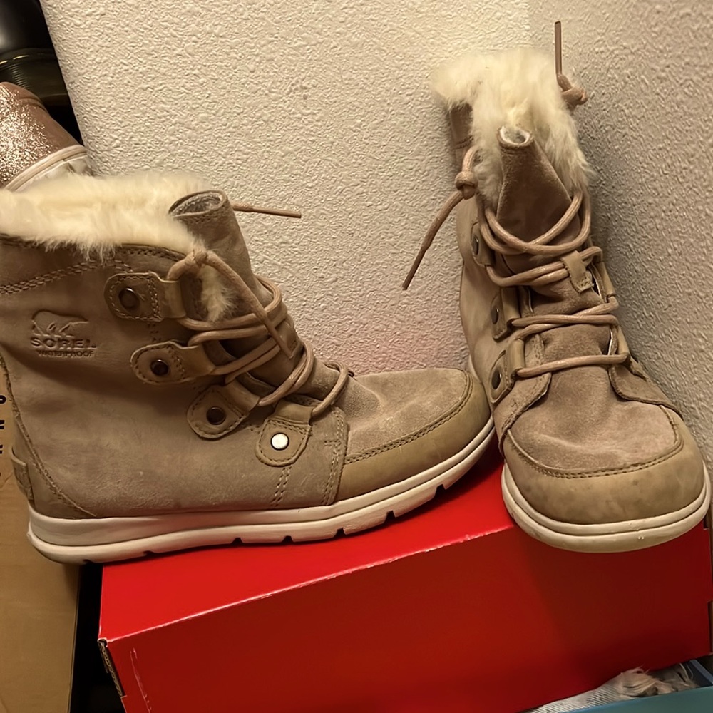 Sorel winter boots size 8 EUC